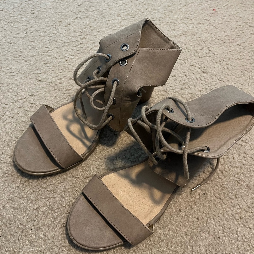 Madden Girl Stylish Tan Lace-Up Women's Sandals